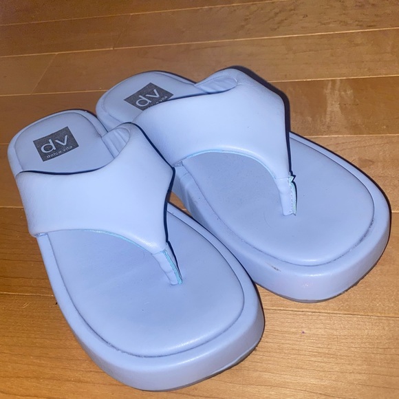 🧚‍♀️3for50$ Trendy pleather flip flops - Picture 3 of 4